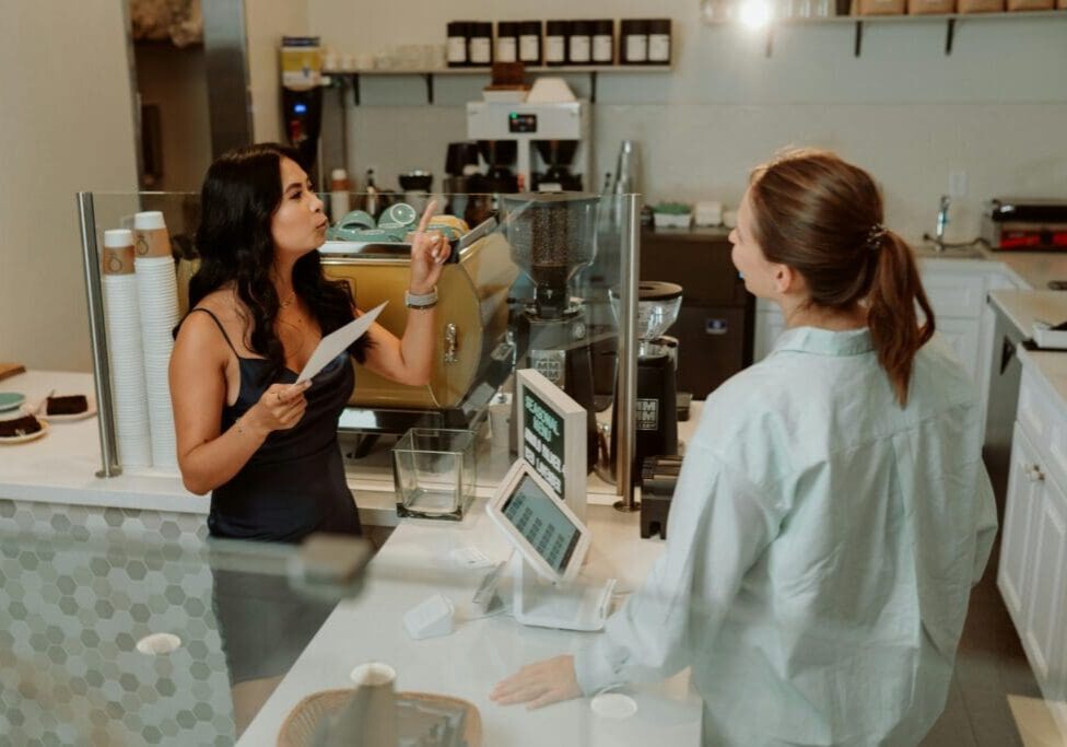 cafe_customer_discussing_order-scaled