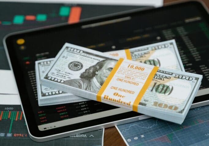cash_and_stock_analysis-scaled