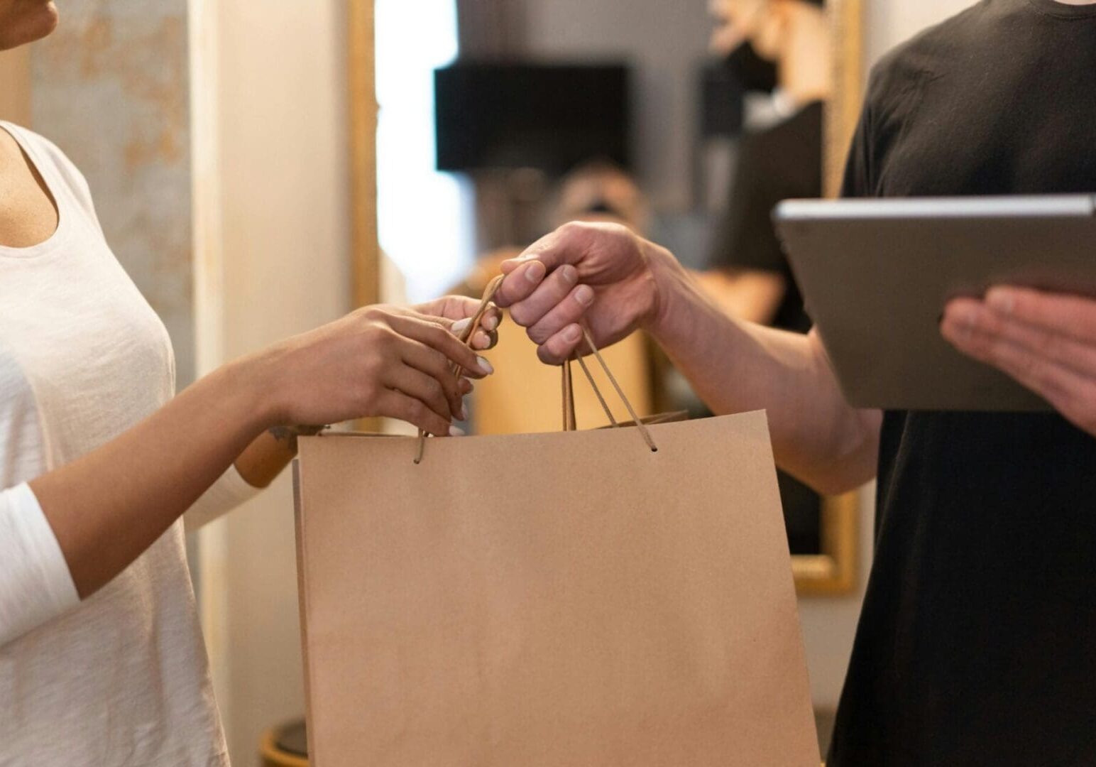 shopping-bag-handover-payment-scaled